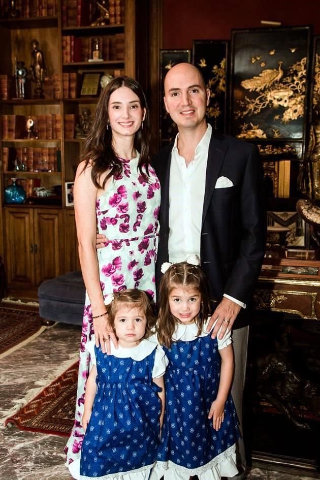 Cecilia Camou de Cavazos, Eduardo Cavazos García, Anna Cavazos Camou y  Emma Cavazos Camou