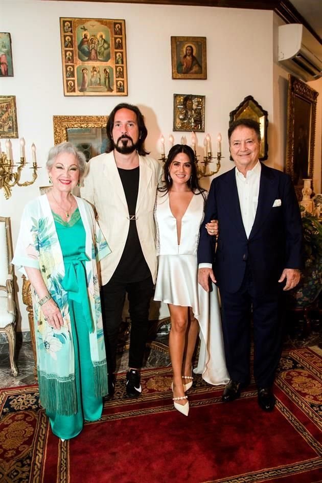Catalina Sada de García, Eduardo López, Catalina Cavazos y Eduardo García Alanís