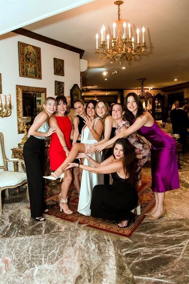 Karla Hinojosa, Ale Guerra, Karen Garza Fuentes, Catalina Cavazos, Baby Quintanilla, Mariel Zertuche, Carolina Cruz y Melina Zertuche