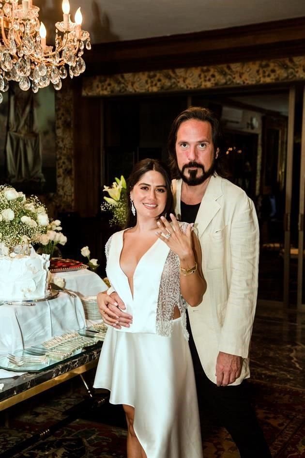 Anillo Catalina Cavazos y Eduardo López