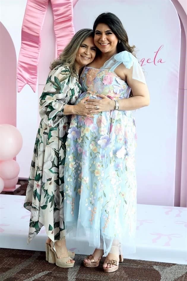 Conny Lomas y Mariana Sánchez de García