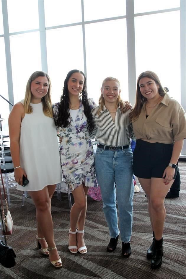 Jimena Zolezzi, Karina Contreras, Mavi Hernández y Melody Flores