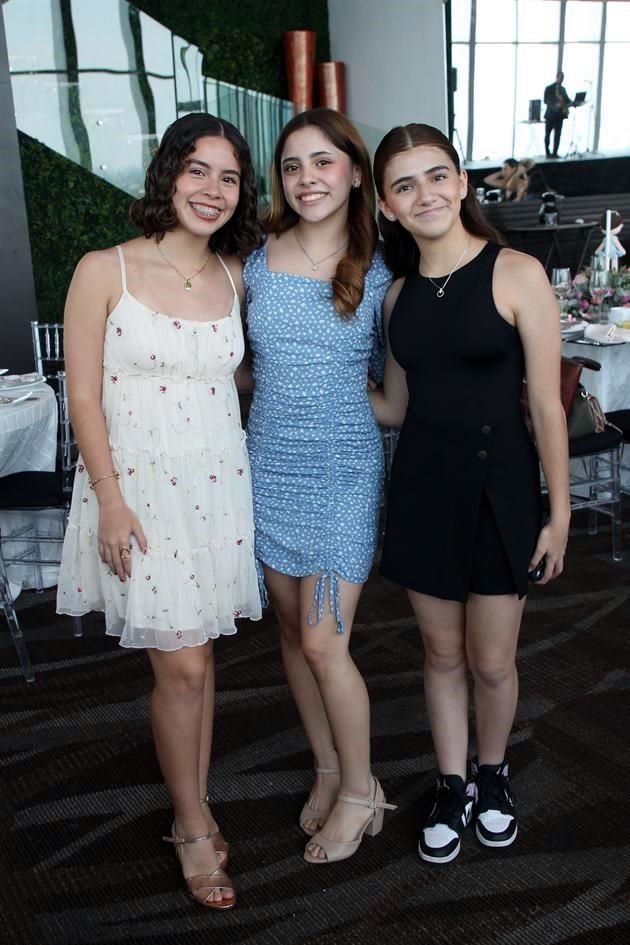 Sara Holguín, July Guerrero y Gaby de la Rosa