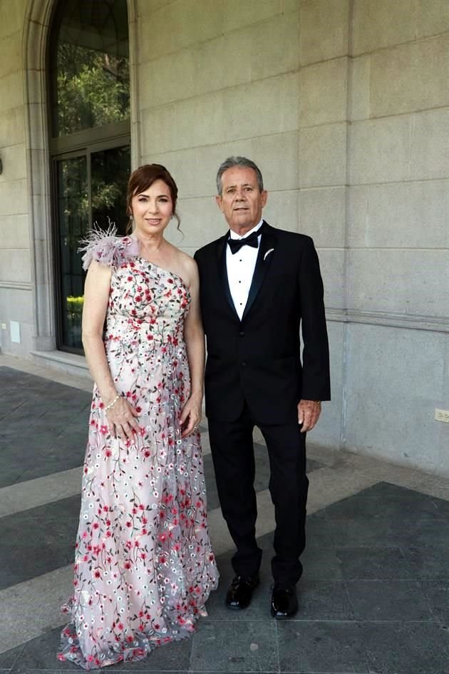 Martha Cavazos Salazar y Hugo Montemayor García