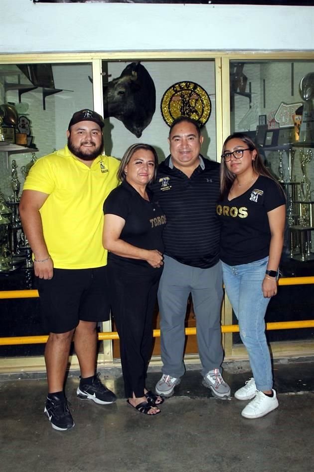 Miguel Espinosa, Sobeida Zuro, Jesús Miguel Espinosa Garza y Amairani Espinosa