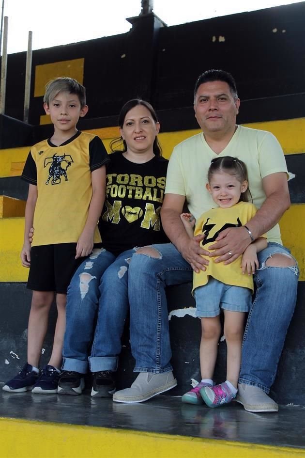 Ángel Palomares, Nohemí Ruiz, Eduardo Palomares y Anayancy Palomares