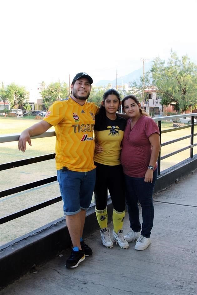 Ricardo Amador Vázquez, Alessy Amador y Cinthia Noriega