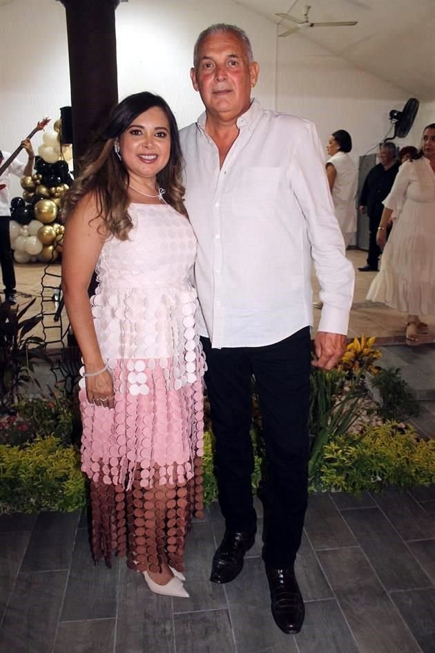 Tere Cervantes de Villarreal y Ricardo Villarreal