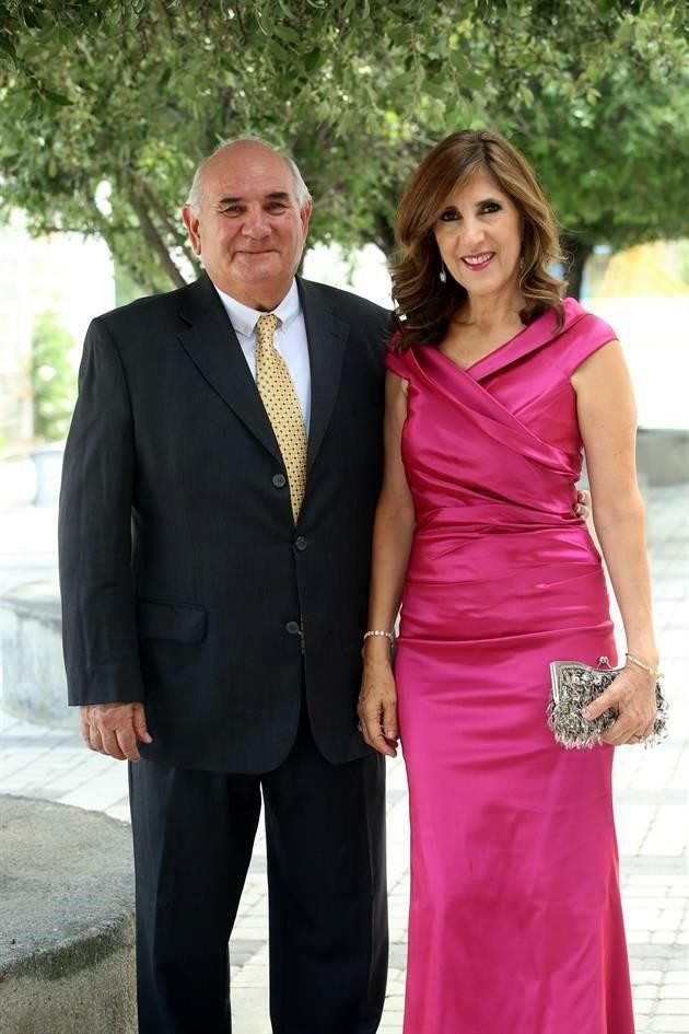 Antonio Rodríguez y Mónica de Rodríguez