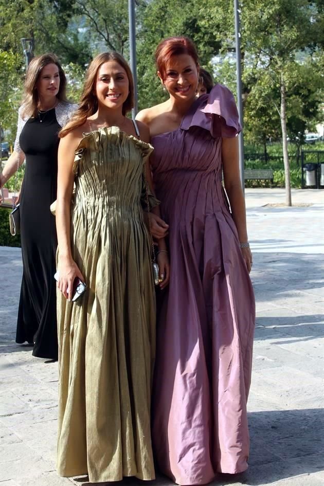Bety Barrera y Lucía Lozano