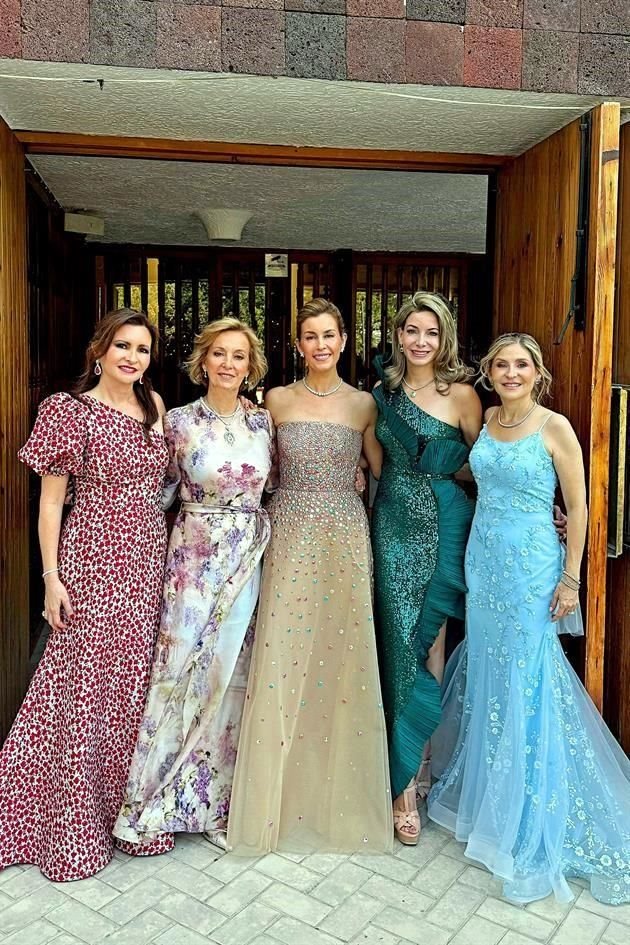 Cordelia Elizondo de Préstamo, Carmen Páez de De la Garza Evia, Carmen de la Garza Evia de Backhoff, Mágala Martínez de Gómez y Érika Lankenau de Ortiz