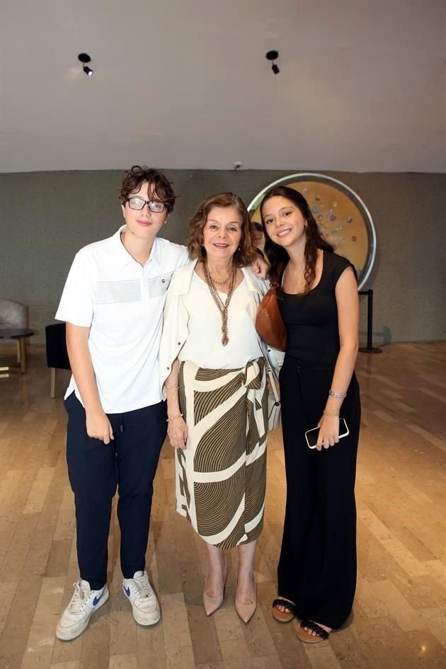Pablo Martínez, Alicia Navarro de Martínez y Emilia Martínez