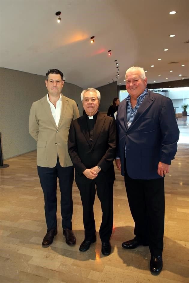 Daniel Coindreau, Arzobispo Alfonso Cortés y Bernardo Llaguno