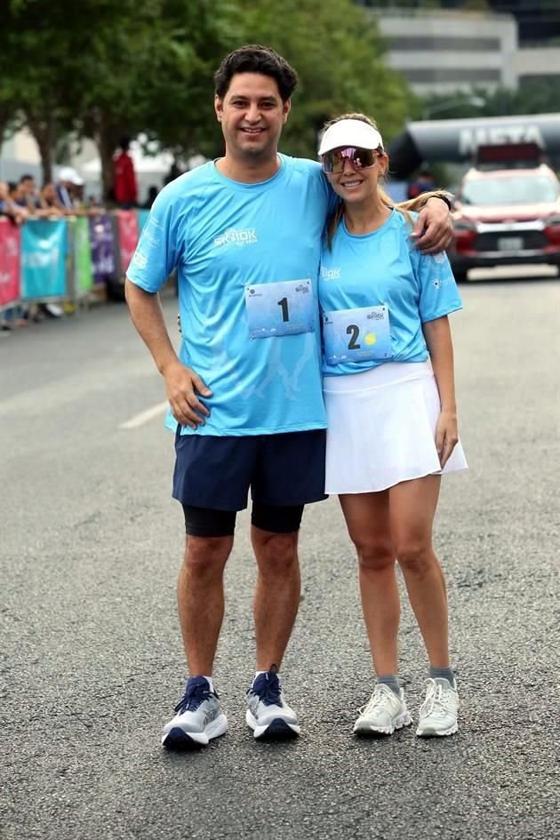 Adrián García Iza y Paola Martínez