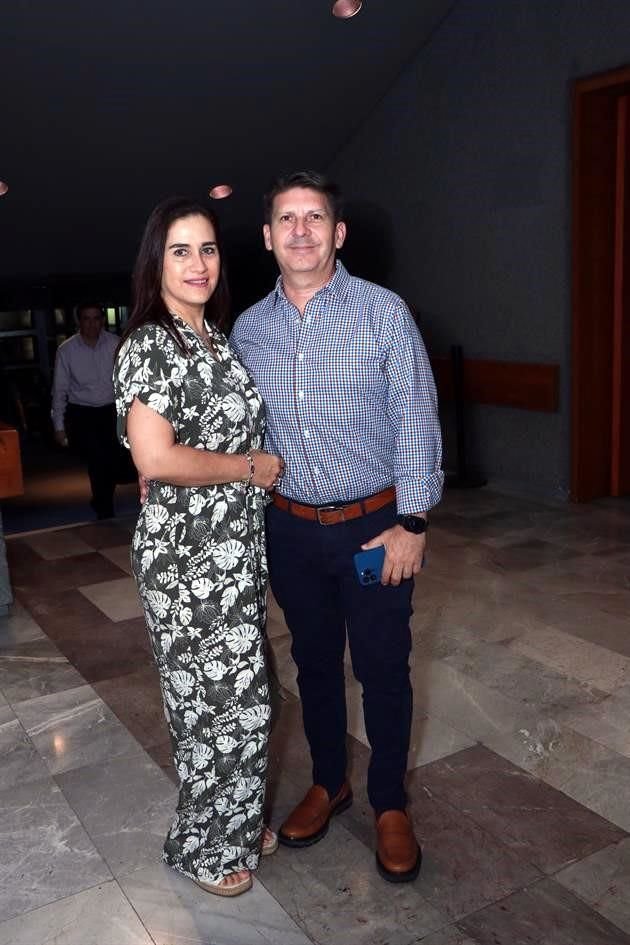 Alma Salinas de Bruster y  Jorge Bruster Villarreal