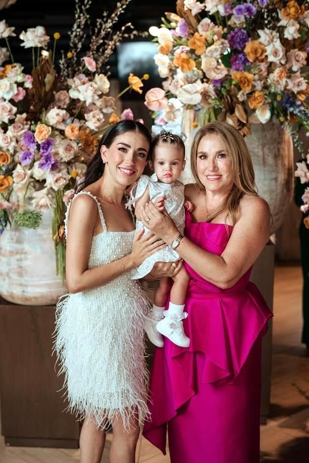 Caty García Sepúlveda, Mariel García Rodríguez y Silvia Sepúlveda de García
