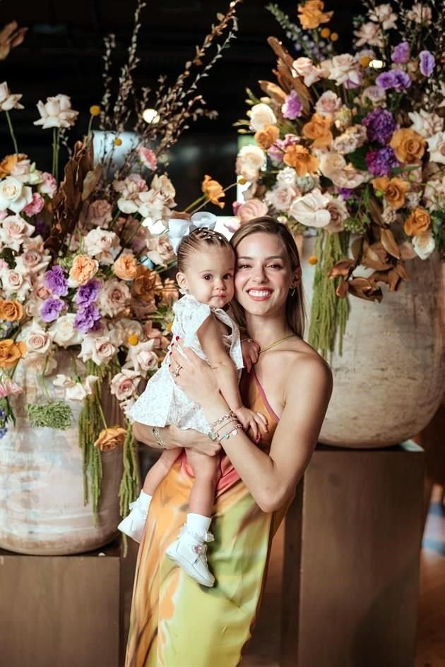 Mariana Rodríguez de García con su hija Mariel