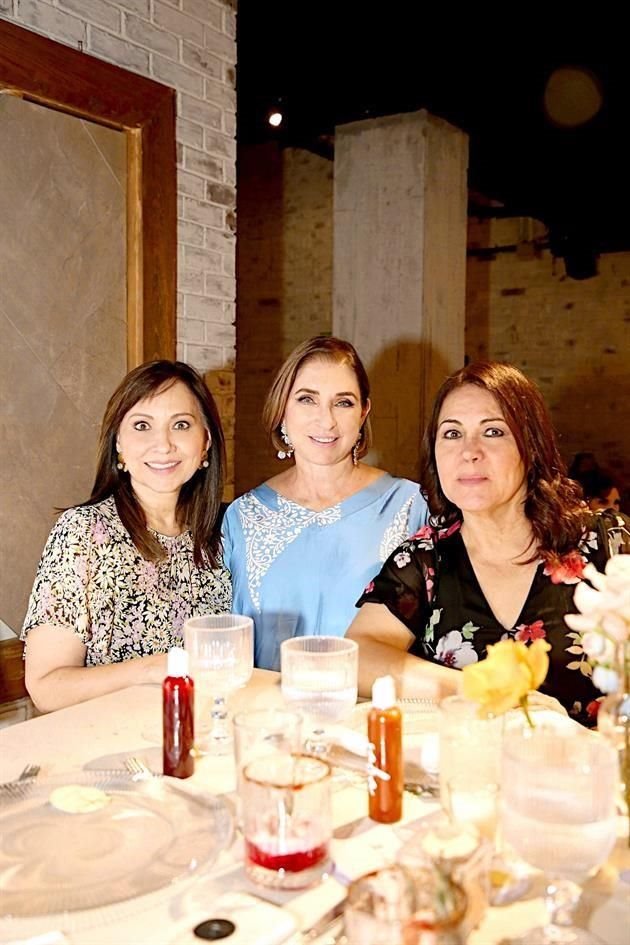 Betty Alanís, Adriana Moya y Mónica de Leal