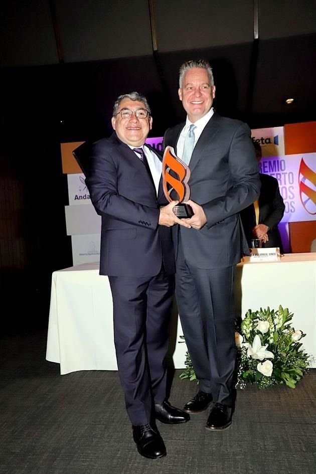 Javier Arteaga Gutiérrez, actual presidente del Consejo de Merco, y Alberto Santos Boesch, integrante del comité organizador del premio