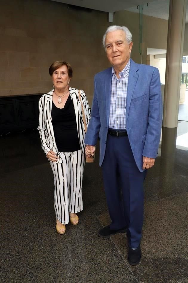 Martha Cueva de Sama y Manuel Sama