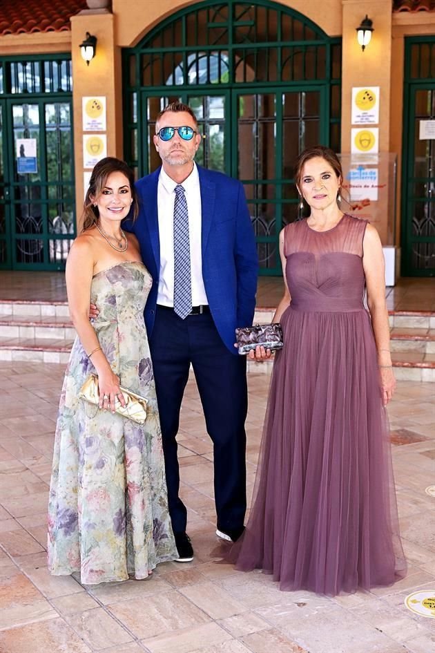 Juliana de Loftus, Jason Loftus y Beatriz García Lazcano