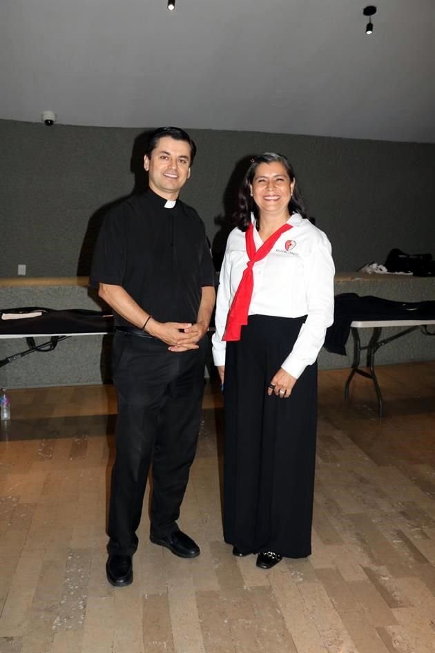 Padre Saúl López LC y. Diana Ordóñez de Aguilar