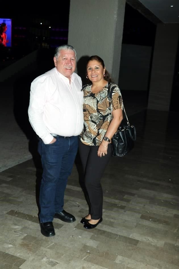 Martín Gómez y Lety Tobías