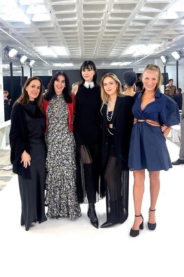 Any Garza de Treviño, Cristina Elizondo de Torres, LA MODELO, Ana Treviño Garza y Greta Mayrl-Palau viajaron a Nueva York para apoyar a Cristina en las pasarelas.
