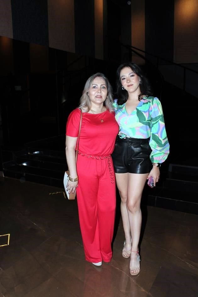 Nancy Rivera y Larissa Hernández