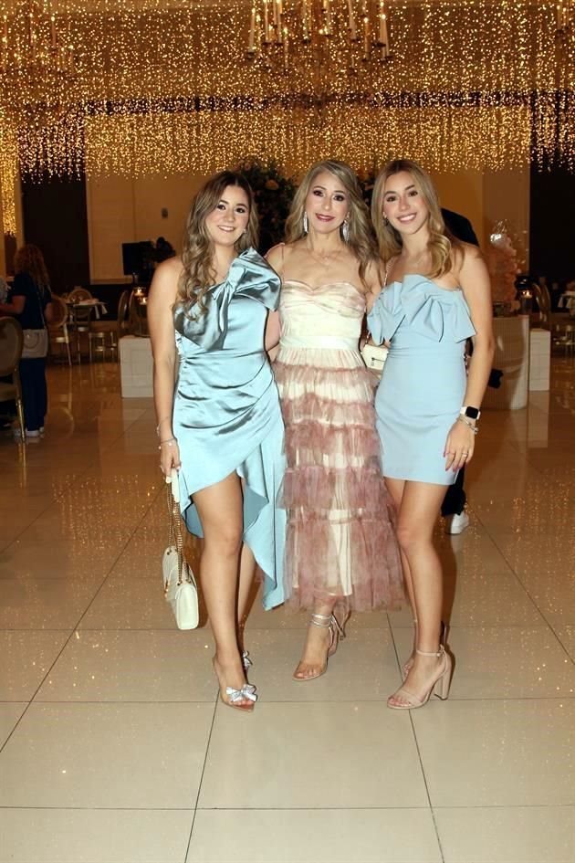 Mariana Galindo Zambrano, Marissa Zambrano de Galindo, hija de la festejada y Dariela Galindo