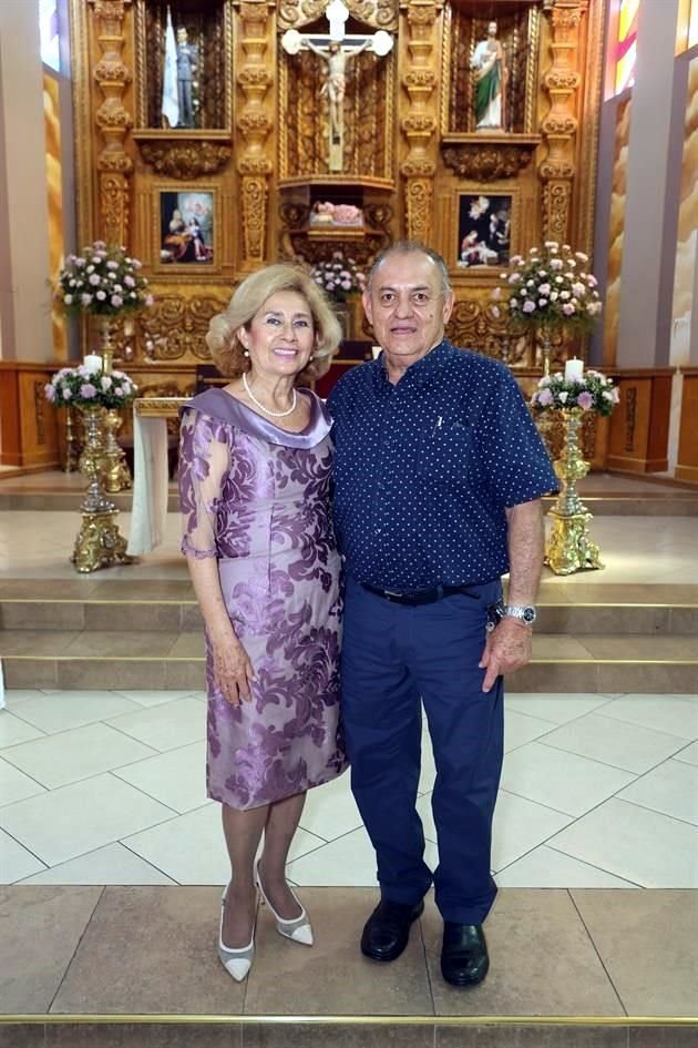 Carmen Valencia de Torres y René Torres