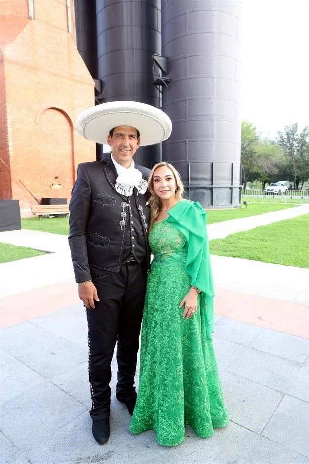 Rosendo de León y Berenice Garza de De León