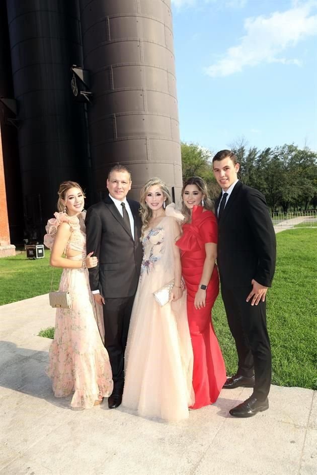 Dariela Galindo, Héctor Galindo, Marissa Nery Zambrano de Galindo, Mariana Galindo y Héctor Galindo Zambrano