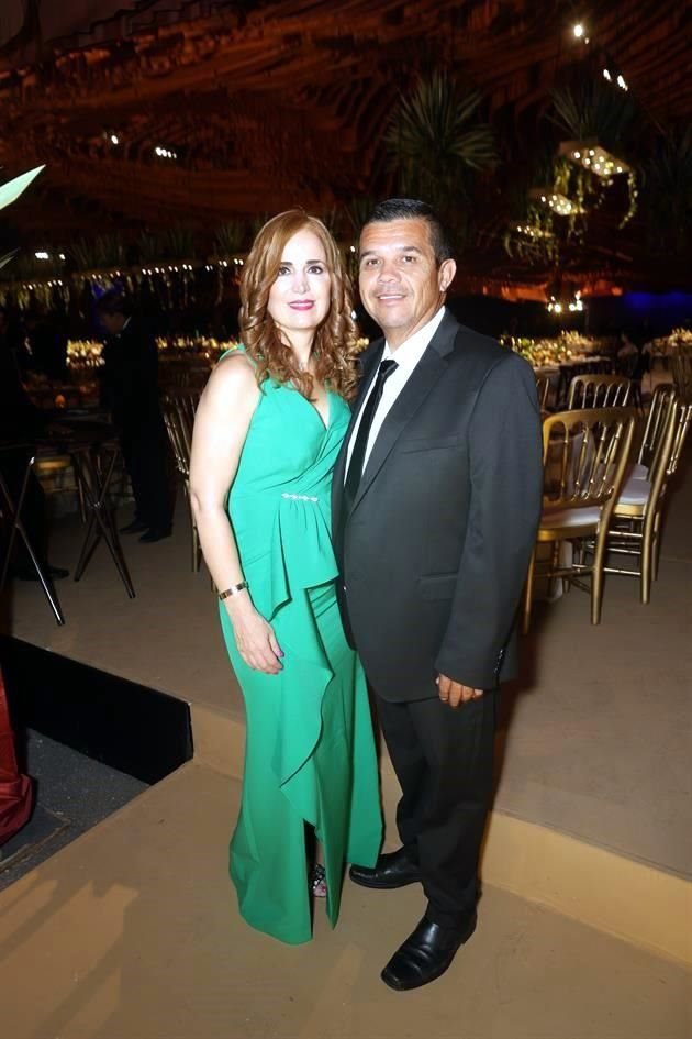 Yolanda Elizondo y Jesús Obregón