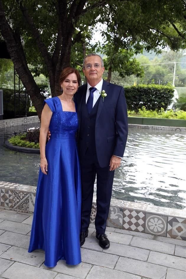 Gabriela Canales González y Victor García Maza