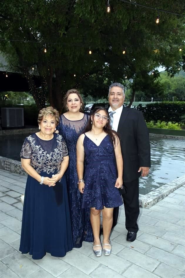 Lydia Barba de Doria, Nancy Barba Doria, Pablo Guzmán y Constanza Guzmán