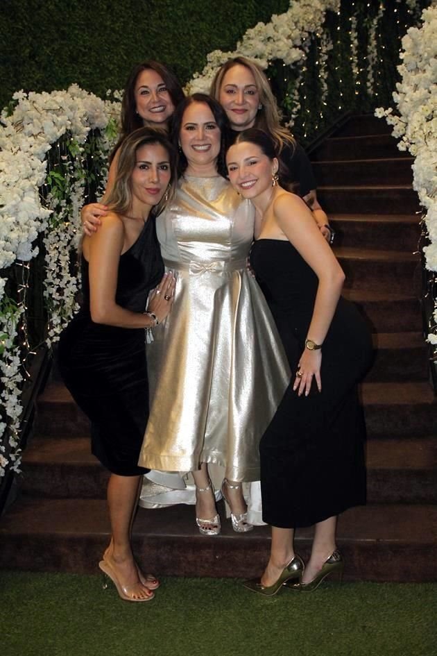 Laura Frías, Emma Rodríguez, Andreina Pavón, Norma Rodríguez de Treviño y Frida Treviño