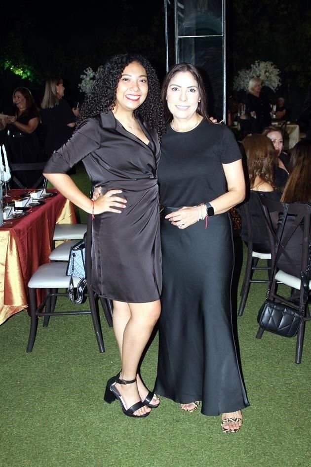 Daniela Covarrubias y Gloria Pineda