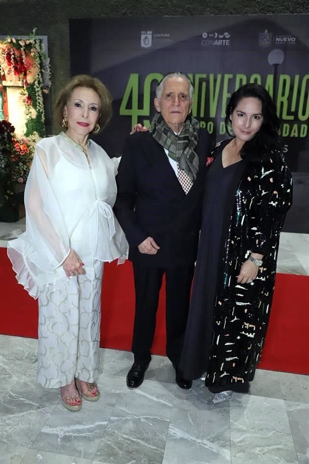 Yolanda Santos Hoyos, Pedro Slim y Ana Tistasi
