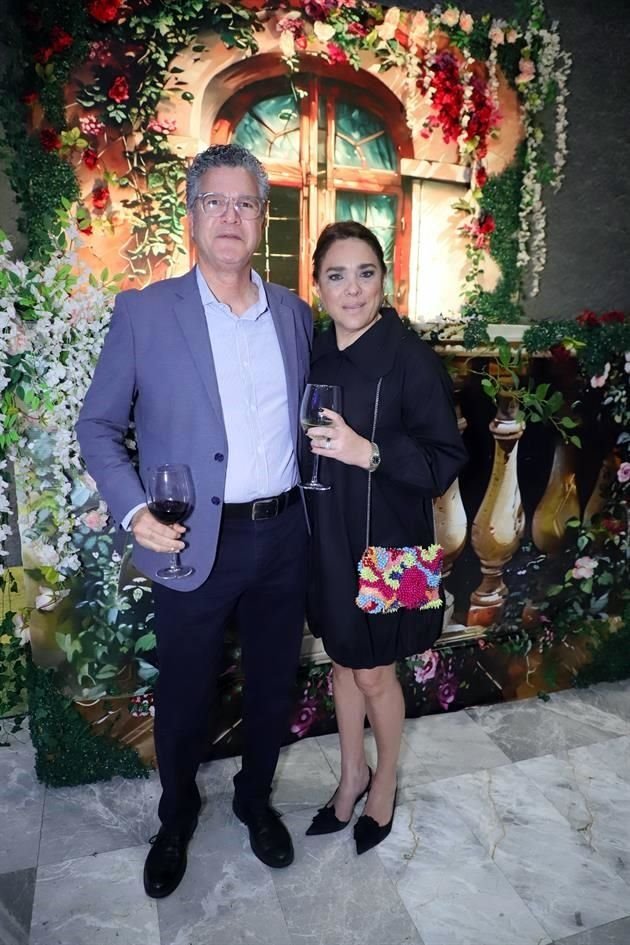 Edson Zazueta y Ana Laura Correa de Zazueta