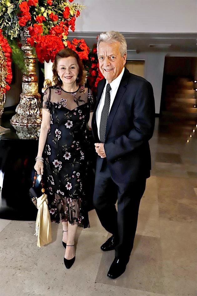 Alicia Navarro de Martínez y Jorge Martínez 