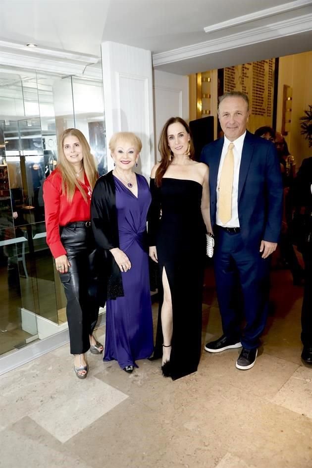 Elvira Martínez, Mónica Sada, Any Garza de Treviño y René Treviño