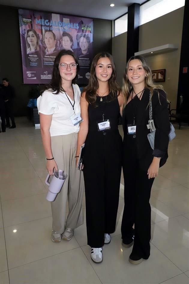 Valentina Peña, Alejandra Freire y Mónica Botello