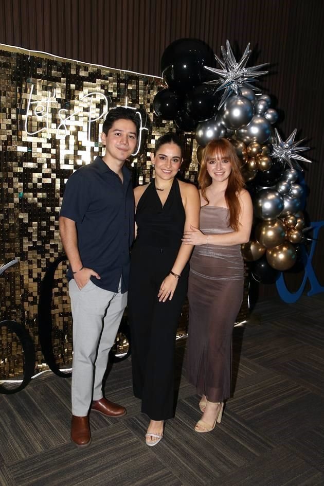 SUS HIJOS Adrián Garza Salazar, Constanza Pérez y Katia Garza Salazar