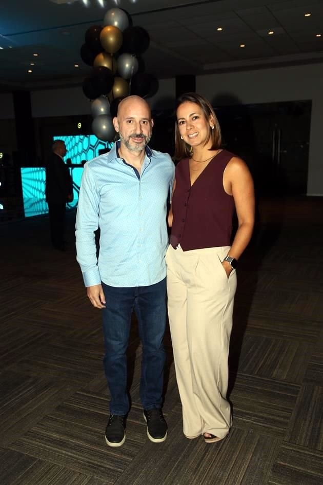 José Luis Hinojosa y Diana Mora