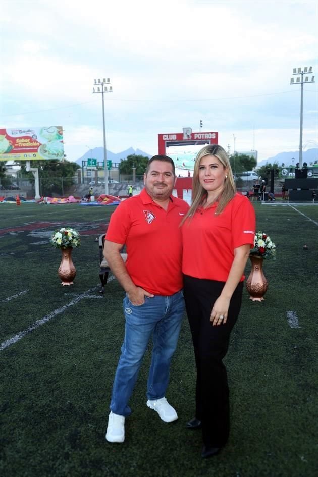 PRESIDENTE Jacob Villarreal y Lissette Sada de Villarreal