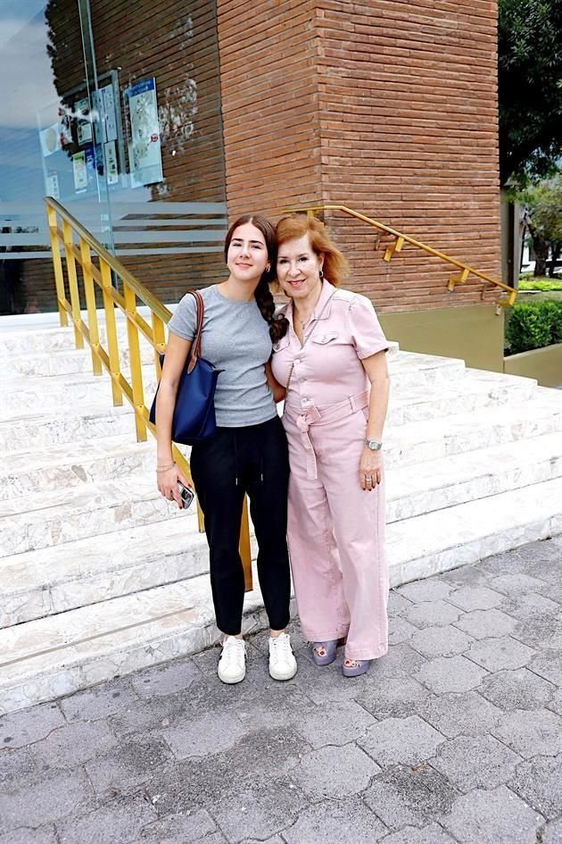 Raquel Cueva y Ofelia de Navarro