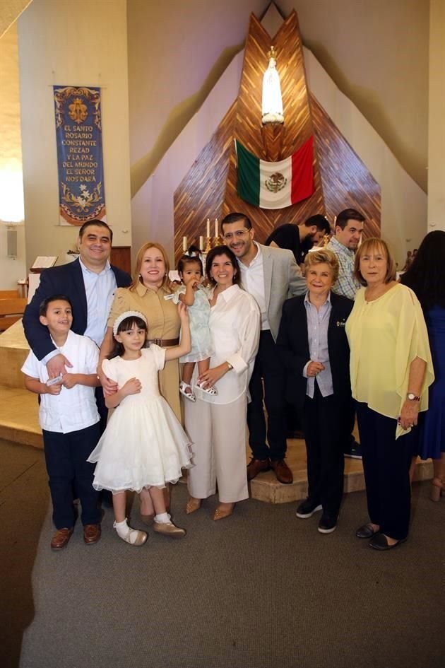 José Luis Mastretta, Caty Pérez Bulnes de Mastretta, Luciana García De Brahi Dounce, Daniela Dounce, Jerónimo García De Brahi, Marilú Mariscal de Vilchis, Vicky Ortiz de Rivero, José Luis Mastretta Bulnes y Catalina Mastretta Bulnes