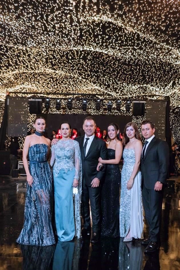 Teresita Lozano Martínez, Teresita Martínez, René Lozano Garza, Georgina Lozano Martínez, Daniela Flores Galván y René Lozano Martínez