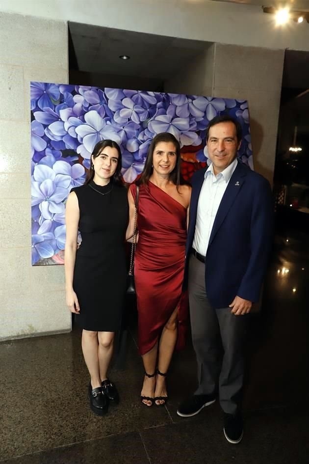 Mariana García Carrillo, Alejandra Carrillo de García y Juan Pablo García